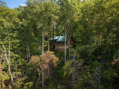 /international/us/808-mill-stone-mountain-blue-ridge-ga-110120496958/