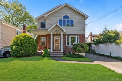 /international/us/1602-imperial-avenue-new-hyde-park-ny-110108109337/