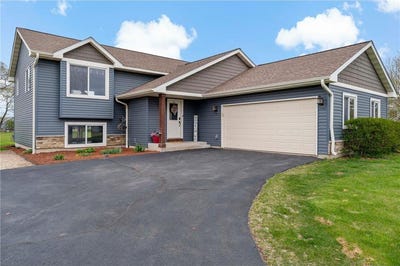 /international/us/1327-mallard-lane-new-richmond-wi-110107854316/
