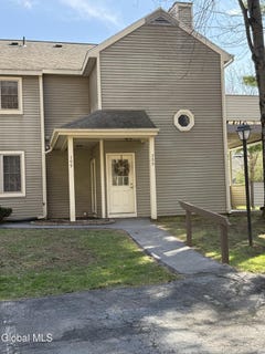 /international/us/209-monmouth-way-clifton-park-ny-110108224681/