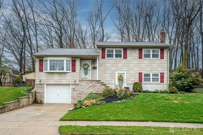 /international/us/8-adelphi-court-edison-nj-110107746467/