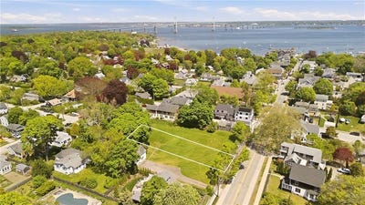 /international/us/78-narragansett-avenue-jamestown-ri-110108179599/