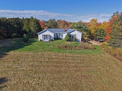 /international/us/1023-pleasant-street-blue-hill-me-110120580346/