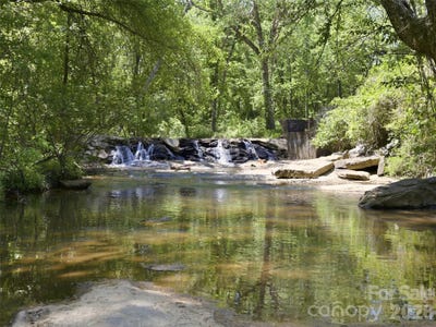 /international/us/450-washington-street-forest-city-nc-110107614878/