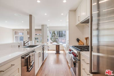 /international/us/17083-palisades-cir-pacific-palisades-ca-110107277054/