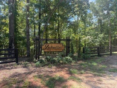 /international/us/lakeview-drive-tallassee-al-110119748143/