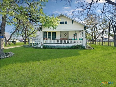 /international/us/111-s-mill-street-flatonia-tx-110106433706/