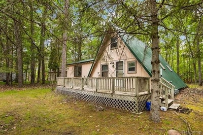 /international/us/8290-indian-trail-road-millersburg-mi-110100533206/