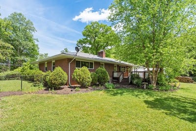 /international/us/132-ridgeway-st-sylva-nc-110107723900/