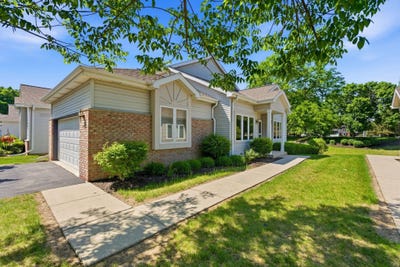 /international/us/4650-s-forest-point-blvd-new-berlin-wi-110108352038/