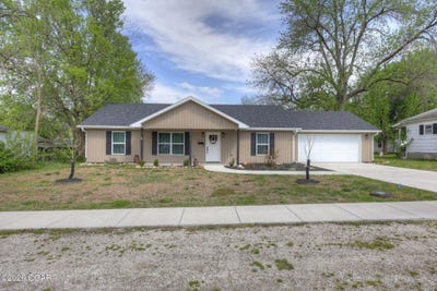 /international/us/604-poplar-street-lamar-mo-110107438222/