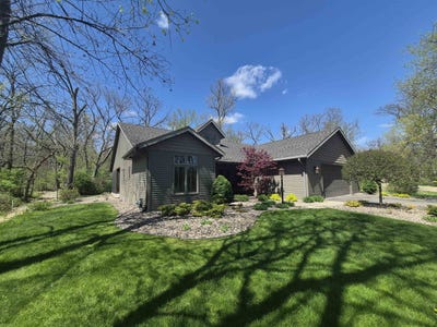 /international/us/3181-n-crystal-springs-road-janesville-wi-110107663401/