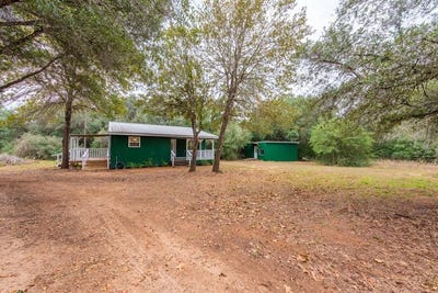 /international/us/4621-county-road-444-waelder-tx-110104548232/