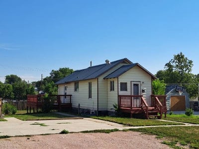/international/us/418-w-niobrara-st-chadron-ne-110107658567/