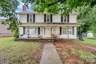 /international/us/1311-n-college-avenue-newton-nc-110108386289/