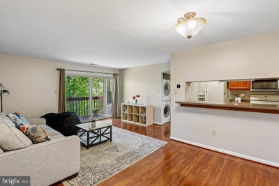 /international/us/4-banyan-wood-court-essex-md-110107653954/