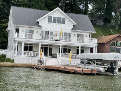 /international/us/8568-lake-avenue-watervliet-mi-110108079486/