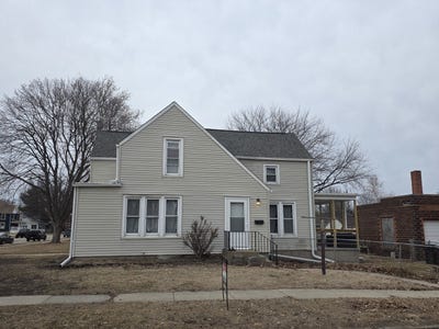 /international/us/802-e-5th-street-sterling-il-110105502879/