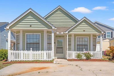 /international/us/910-emanon-st-north-myrtle-beach-sc-110107285917/