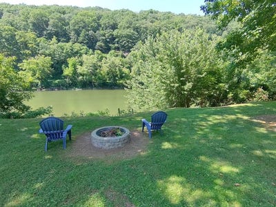 /international/us/3345-greeenbrier-drive-hinton-wv-110109438182/
