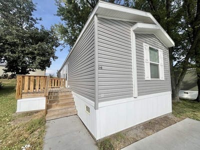 /international/us/3701-2nd-st-coralville-ia-110105974198/
