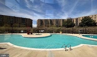 /international/us/8370-greensboro-drive-mclean-va-110097353063/