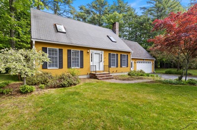 /international/us/23-meredith-drive-brunswick-me-110108505024/