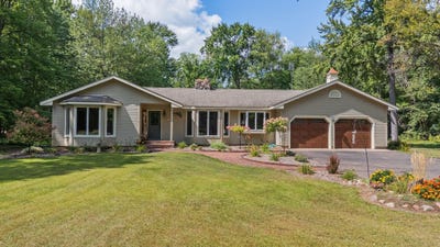 /international/us/587-245th-street-osceola-wi-110110206990/