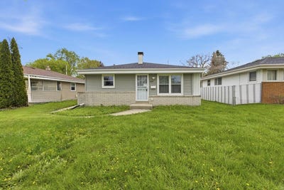 /international/us/2619-e-bolivar-ave-saint-francis-wi-110107848732/