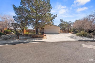 /international/us/611-plumblossom-court-ridgecrest-ca-110106325441/