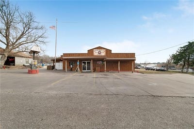 /international/us/12390-fm-390-road-w-burton-tx-110104824454/