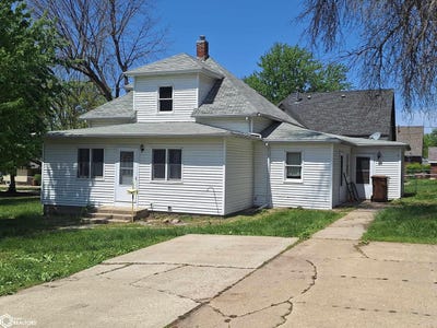/international/us/1302-n-adams-street-carroll-ia-110107926129/