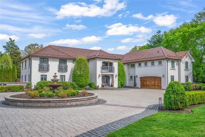 /international/us/84-s-woods-road-woodbury-ny-110099244599/