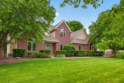 /international/us/8120-heather-bow-court-johnston-ia-110108227726/