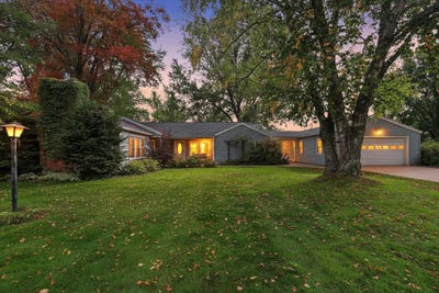 /international/us/390-river-heights-shawano-wi-110120044281/
