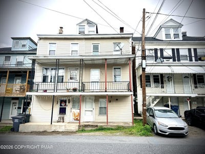 /international/us/240-valley-street-new-philadelphia-pa-110107696999/