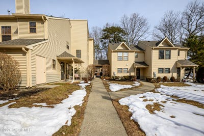 /international/us/105-whispering-oaks-way-jackson-nj-110105933561/
