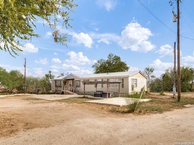 /international/us/264-county-road-7710-devine-tx-110120411222/