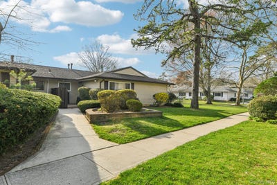 /international/us/114-feller-drive-central-islip-ny-110107395818/