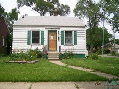 /international/us/20083-kingsville-street-harper-woods-mi-110110325921/