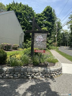 /international/us/8-rose-lane-danbury-ct-110108253246/