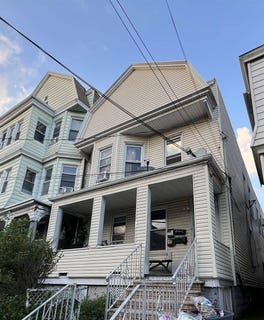 /international/us/95-west-17th-st-bayonne-nj-110102518125/