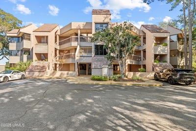/international/us/19-shelter-cove-lane-hilton-head-island-sc-110103421454/