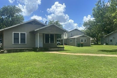 /international/us/927-north-franklin-street-la-grange-tx-110108426293/