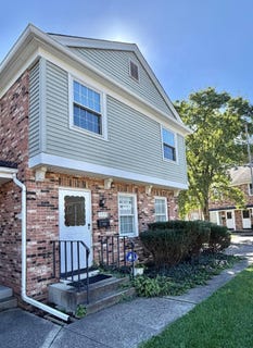 /international/us/5335-yorkshire-village-lane-columbus-oh-110120026398/