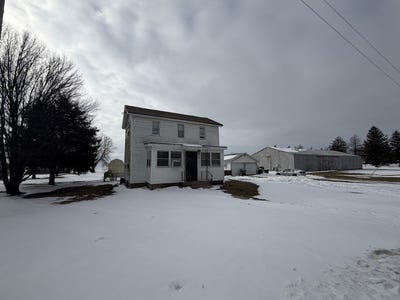 /international/us/215-grove-street-weldon-il-110105395002/