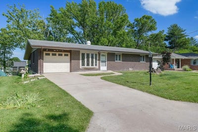 /international/us/5105-staten-drive-godfrey-il-110108152461/