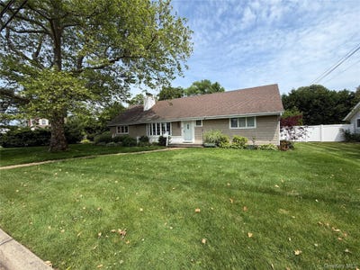 /international/us/3-deeringwood-lane-babylon-ny-110108705527/