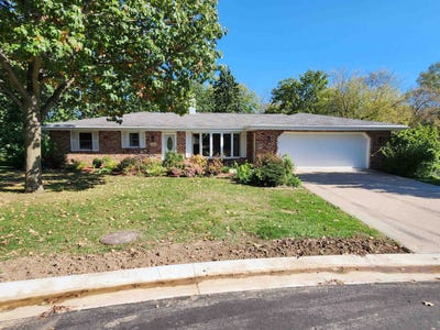 /international/us/4942-asbury-circle-dubuque-ia-110120536324/