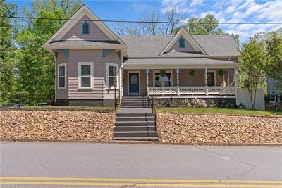 /international/us/212-gwyn-avenue-elkin-nc-110107438216/